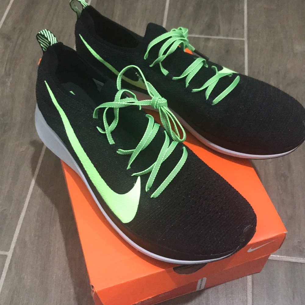 NEW NIKE ZOOM FLY FLYKNIT - size 10.5 - black